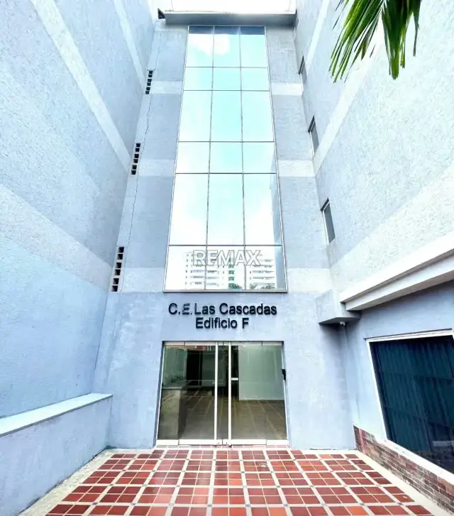 Se Alquila Local Comercial en el Centro empresarial La Cascadas Lecheria