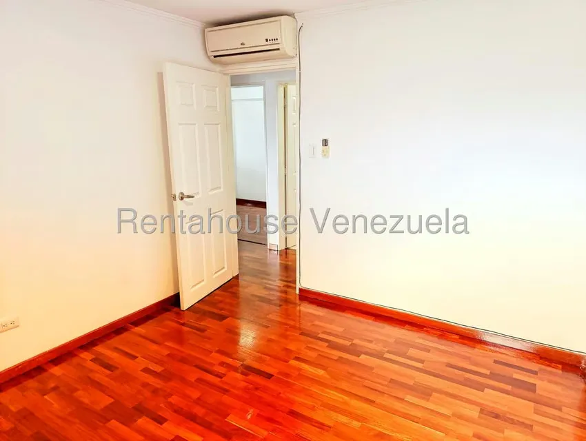 Apartamento (1 Nivel) en Alquiler en Los Naranjos del Cafetal, Distrito Metropolitano - 11
