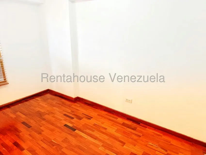Apartamento (1 Nivel) en Alquiler en Los Naranjos del Cafetal, Distrito Metropolitano - 12