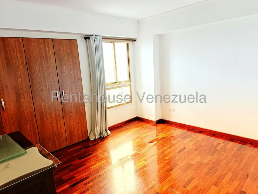 Apartamento (1 Nivel) en Alquiler en Los Naranjos del Cafetal, Distrito Metropolitano - 15