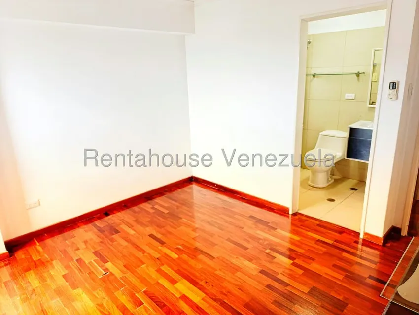 Apartamento (1 Nivel) en Alquiler en Los Naranjos del Cafetal, Distrito Metropolitano - 17