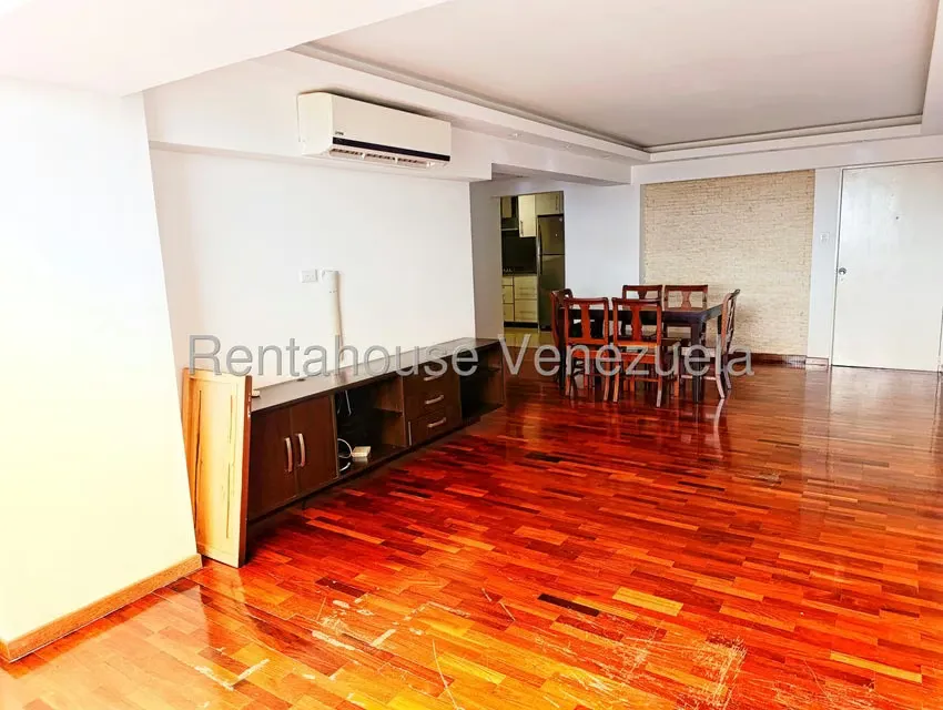 Apartamento (1 Nivel) en Alquiler en Los Naranjos del Cafetal, Distrito Metropolitano - 4