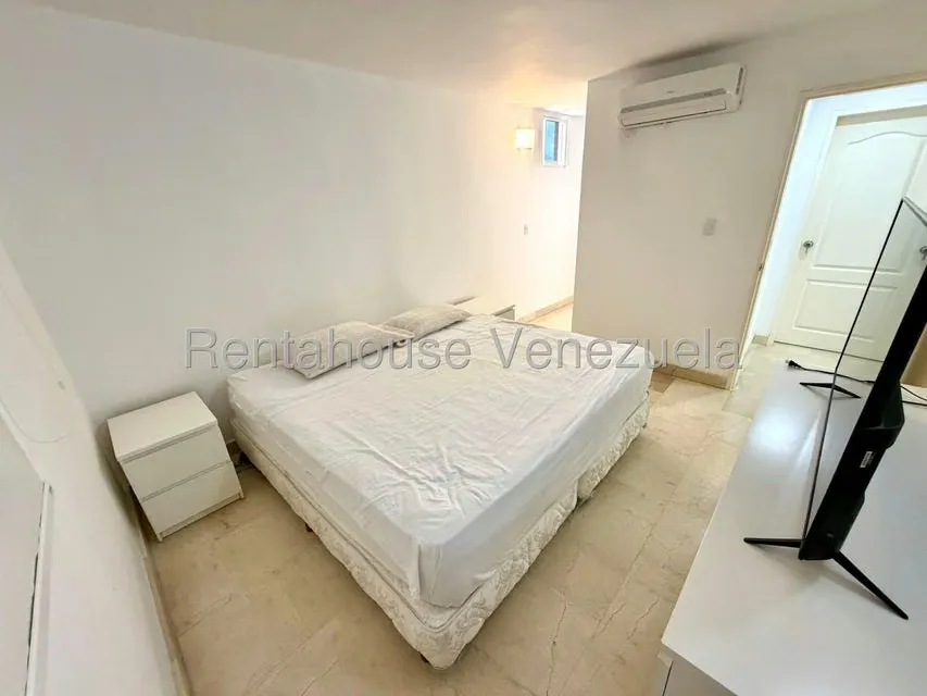 Apartamento (1 Nivel) en Alquiler en Colinas de La Tahona, Distrito Metropolitano - 17