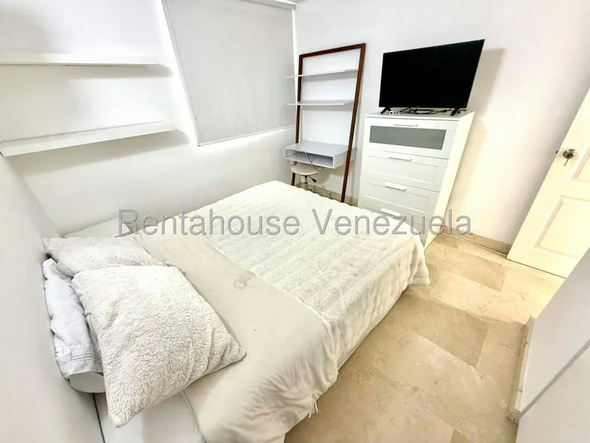 Apartamento (1 Nivel) en Alquiler en Colinas de La Tahona, Distrito Metropolitano - 23