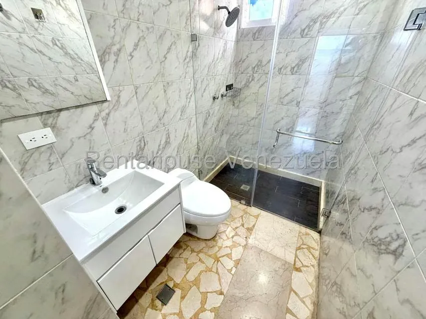 Apartamento (1 Nivel) en Alquiler en Colinas de La Tahona, Distrito Metropolitano - 24