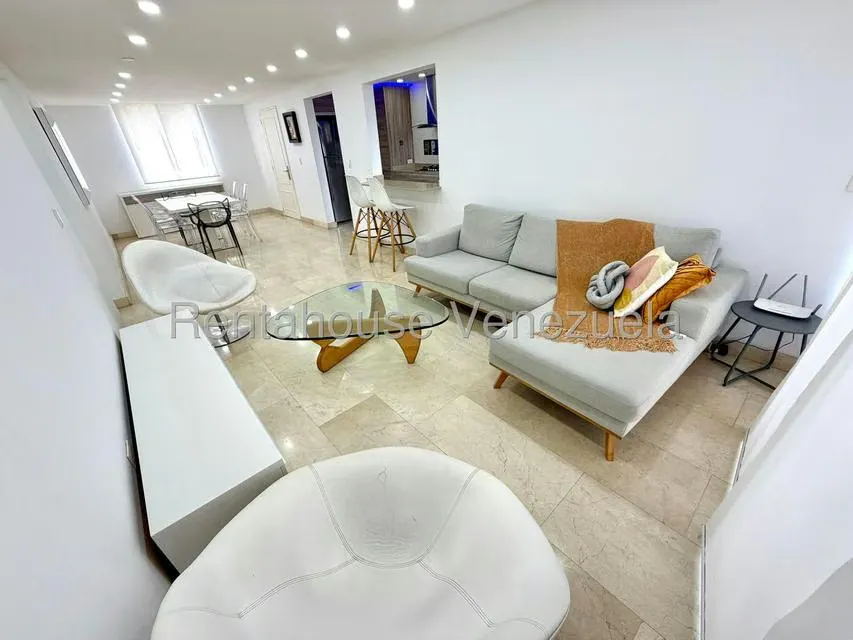 Apartamento (1 Nivel) en Alquiler en Colinas de La Tahona, Distrito Metropolitano - 7