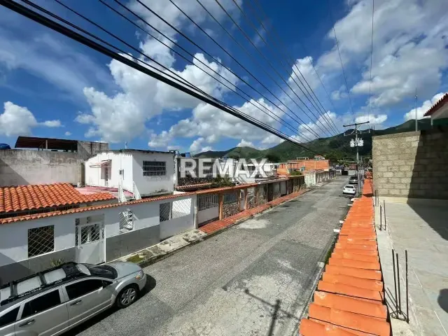 En venta casa en Valle Verde de dos pisos en San Diego, con pozo de agua. - 5
