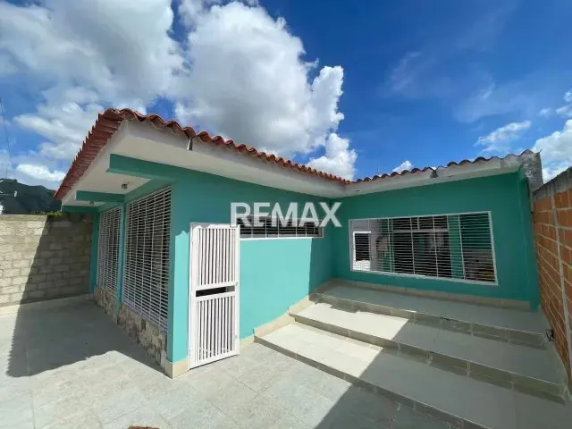 En venta casa en Valle Verde de dos pisos en San Diego, con pozo de agua. - 8