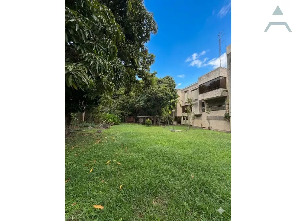 Se Vende edificio 1450m² const + 3700 terr 8h+s/8.5b+s/12p Los Chorros - 2