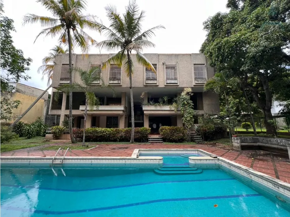 Se Vende edificio 1450m² const + 3700 terr 8h+s/8.5b+s/12p Los Chorros - 3