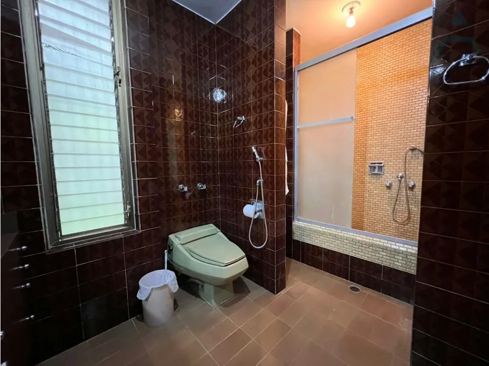 Se Vende edificio 1450m² const + 3700 terr 8h+s/8.5b+s/12p Los Chorros - 32