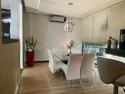 Vista 44