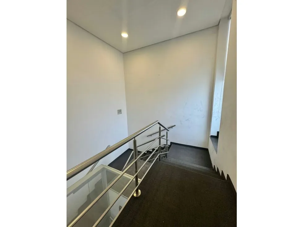 Oficina en Venta o Alquiler en Las Mercedes PH Piso Completo 485 Mts2 - 24