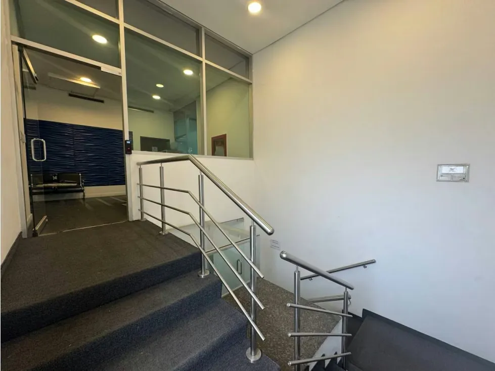 Oficina en Venta o Alquiler en Las Mercedes PH Piso Completo 485 Mts2 - 25