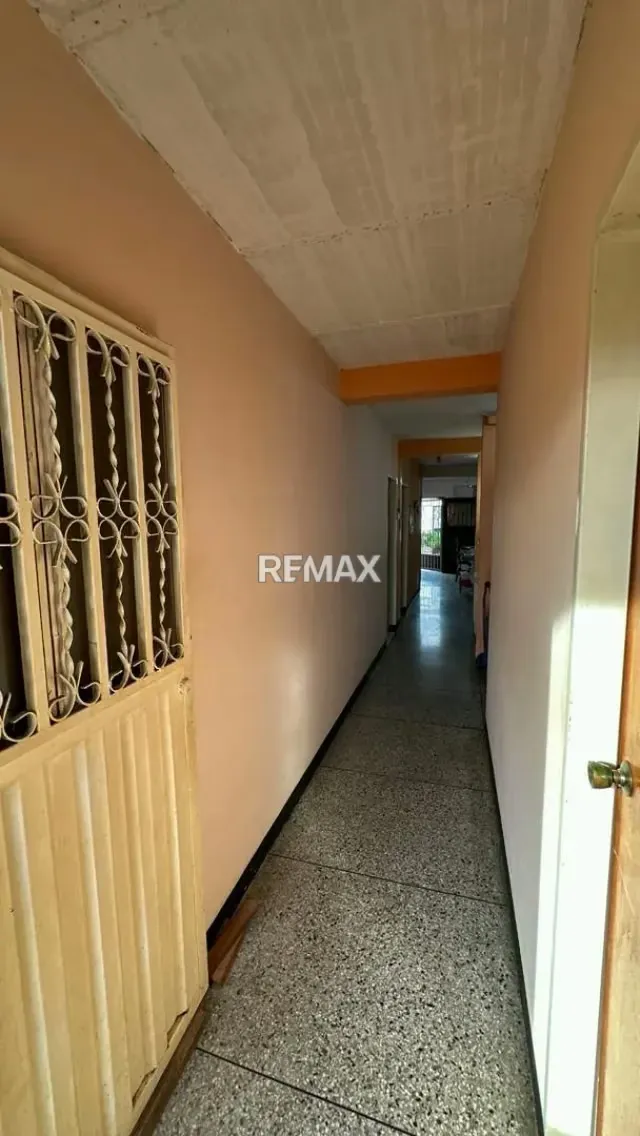 Se Vende Casa de dos niveles + Terreno en Cordero, Sector el Calvario, Calle 1 - 12