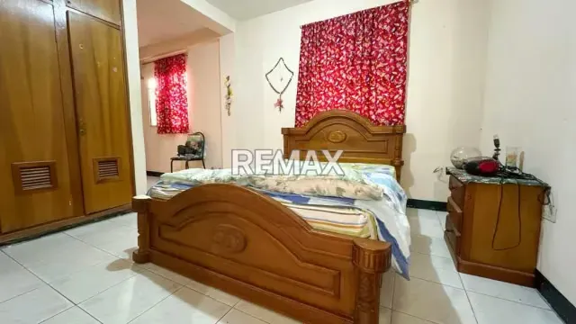 Se Vende Casa de dos niveles + Terreno en Cordero, Sector el Calvario, Calle 1 - 4