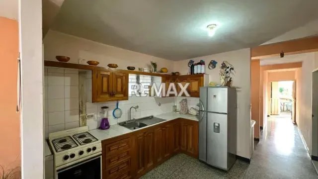 Se Vende Casa de dos niveles + Terreno en Cordero, Sector el Calvario, Calle 1 - 7