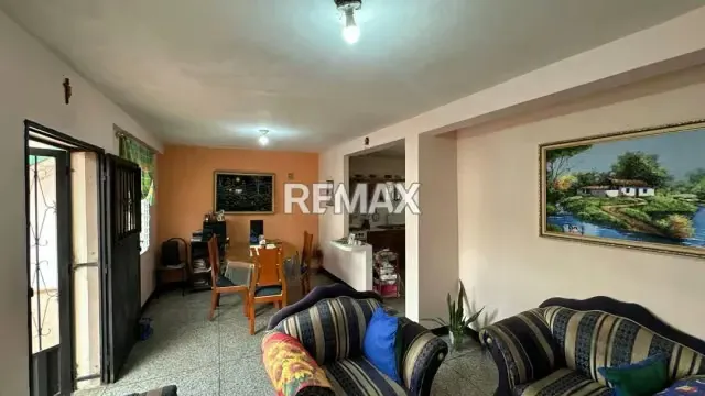 Se Vende Casa de dos niveles + Terreno en Cordero, Sector el Calvario, Calle 1 - 9