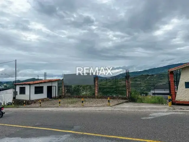 LOTE COMERCIAL PRIME: AV. DEMÓCRATA CON AV. LIBERTADOR