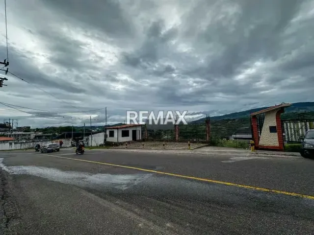 LOTE COMERCIAL PRIME: AV. DEMÓCRATA CON AV. LIBERTADOR - 3