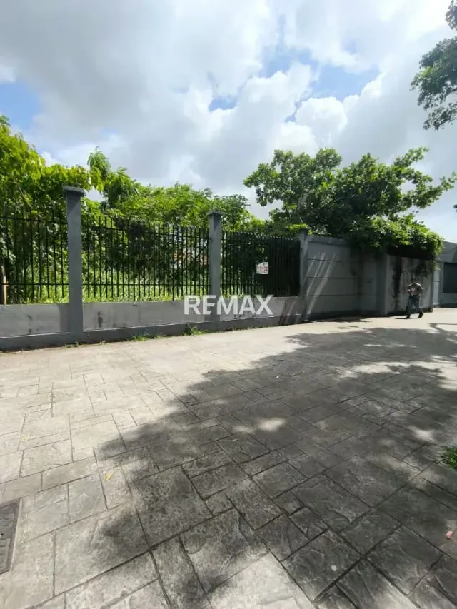 Se Vende Terreno Con Potencial Comercial en La Avenida Bolivar, A pocos metros de la Catedral de Maturín - 3