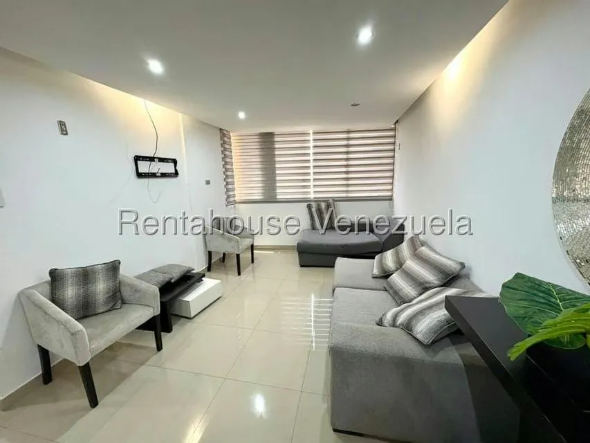 Apartamento (1 Nivel) en Alquiler en Zona Este, Lara - 2