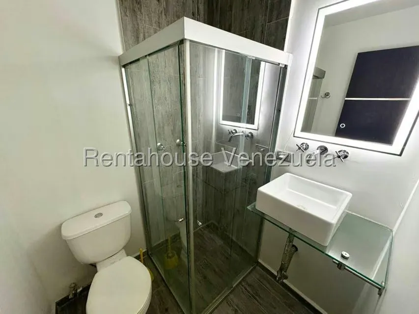 Apartamento (1 Nivel) en Alquiler en Zona Este, Lara - 24