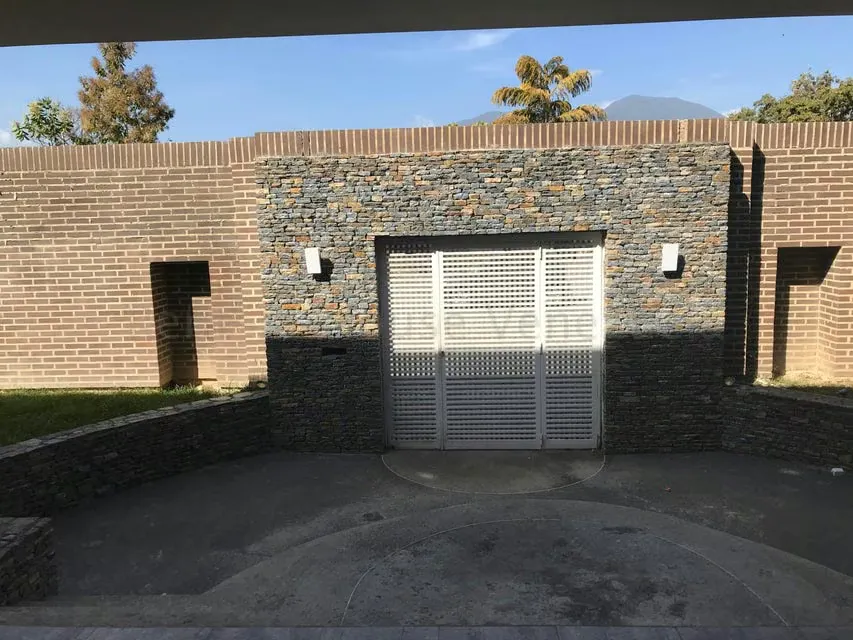 Casa (Multipes Niveles) en Venta en Cumbres de Curumo, Distrito Metropolitano - 2