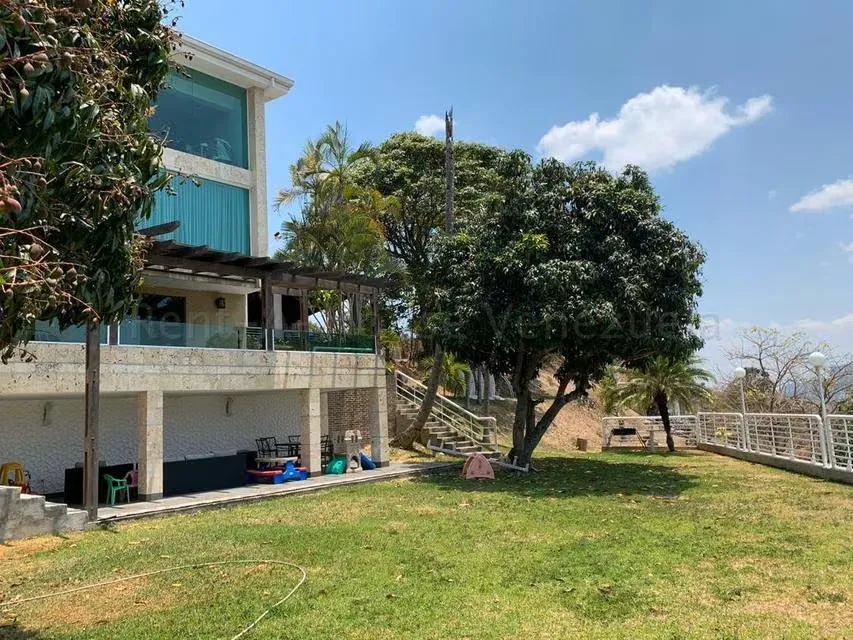 Casa (Multipes Niveles) en Venta en Cumbres de Curumo, Distrito Metropolitano - 3