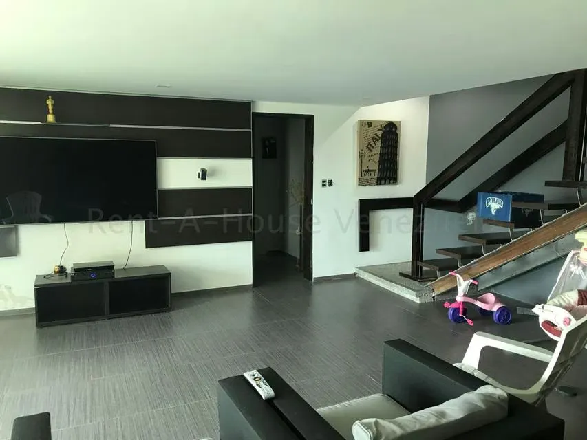 Casa (Multipes Niveles) en Venta en Cumbres de Curumo, Distrito Metropolitano - 24