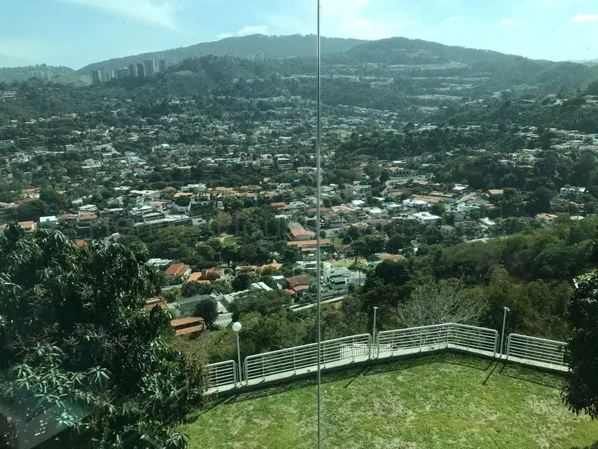 Casa (Multipes Niveles) en Venta en Cumbres de Curumo, Distrito Metropolitano - 35