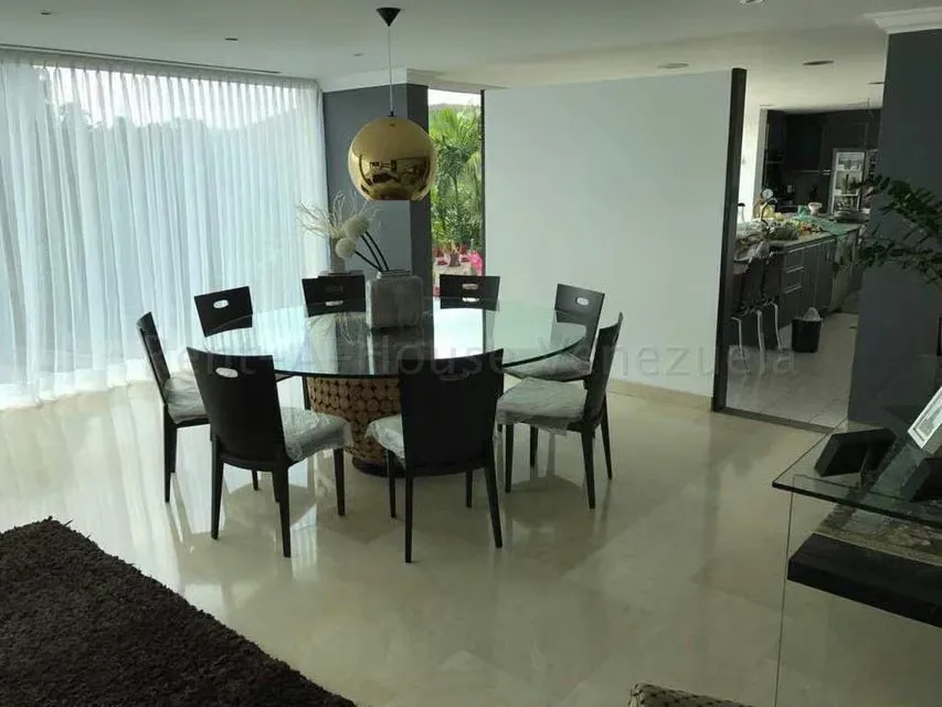 Casa (Multipes Niveles) en Venta en Cumbres de Curumo, Distrito Metropolitano - 8