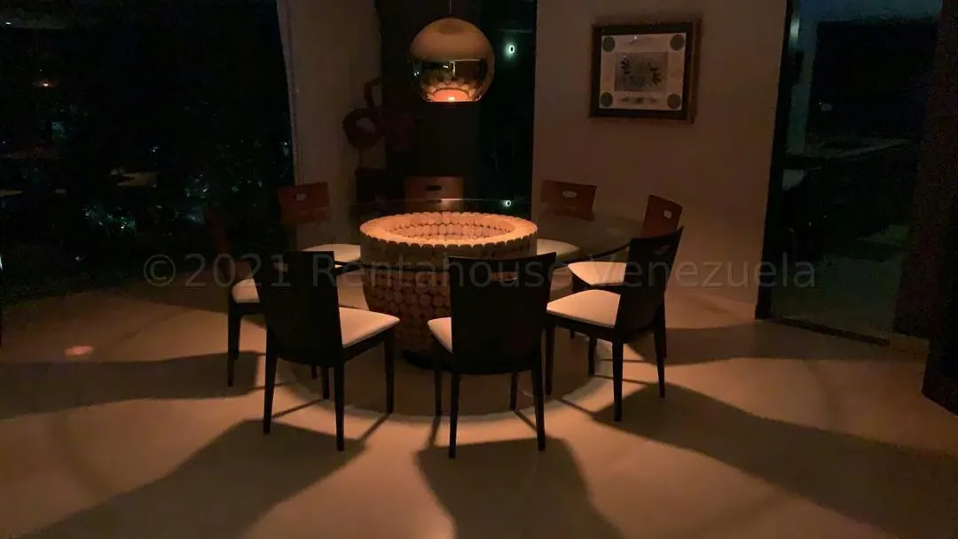 Casa (Multipes Niveles) en Venta en Cumbres de Curumo, Distrito Metropolitano - 9