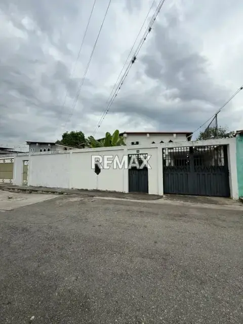 Amplia Casa en Venta Ubicada en Calla 1B Sector El Filo Carvajal Cuenta con dos niveles