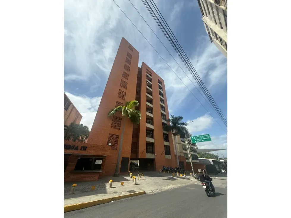 Se alquila oficina 141m2 Los Dos Caminos 8612 - 12