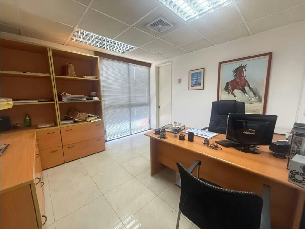 Se alquila oficina 141m2 Los Dos Caminos 8612 - 6