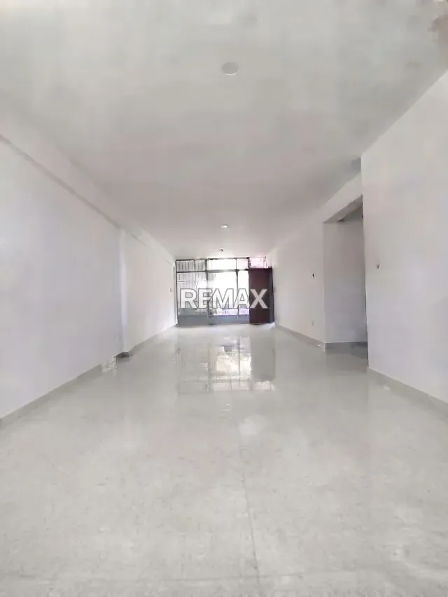 Se Alquila Espacio Comercial Multiuso (Oficina Consultorio) en Av. 20 Centro - 2