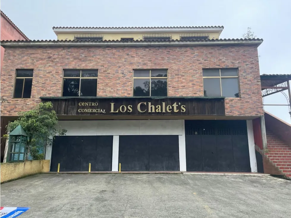 SE VENDE EDIFICIO C.C. LOS CHALET KM 21 DEL JUNQUITO