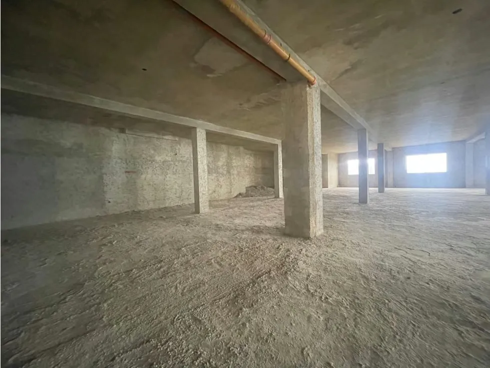 SE VENDE EDIFICIO C.C. LOS CHALET KM 21 DEL JUNQUITO - 13