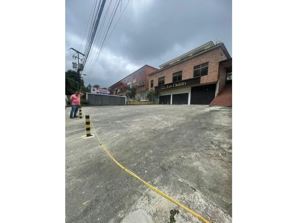 SE VENDE EDIFICIO C.C. LOS CHALET KM 21 DEL JUNQUITO - 16