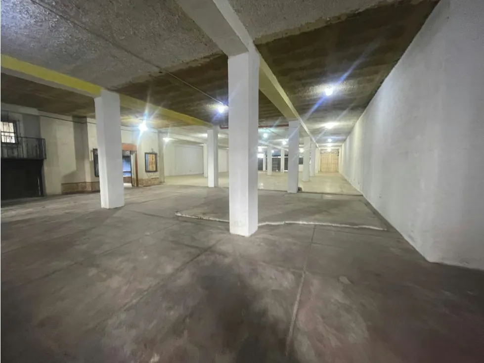 SE VENDE EDIFICIO C.C. LOS CHALET KM 21 DEL JUNQUITO - 8