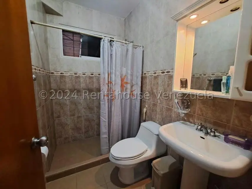 Casa (Duplex) en Venta en Las Mercedes, Carabobo - 24