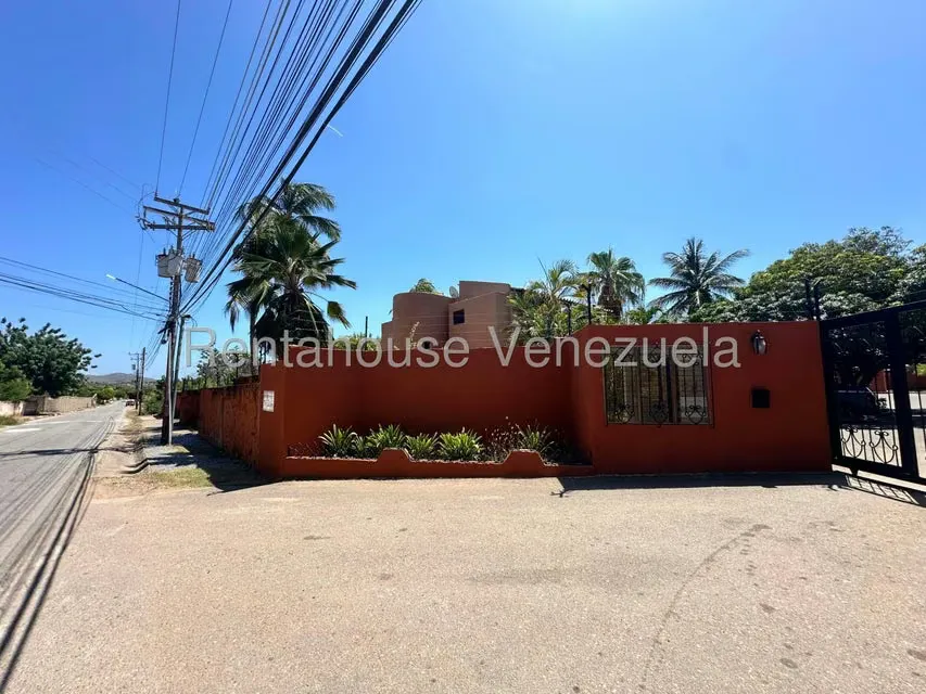 Townhouse (Duplex) en Venta en Guacuco, Nueva Esparta - 3