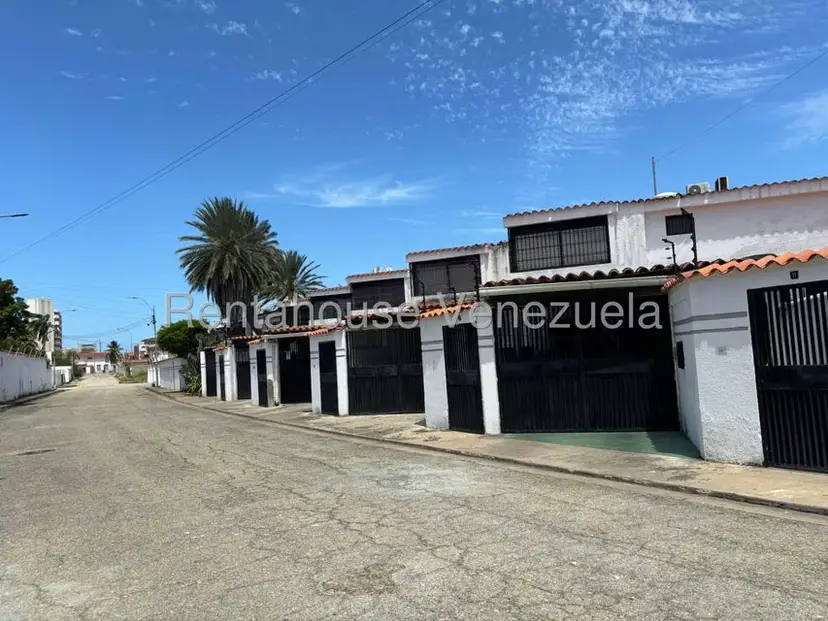 Apartamento (Duplex) en Venta en Costa Azul, Nueva Esparta