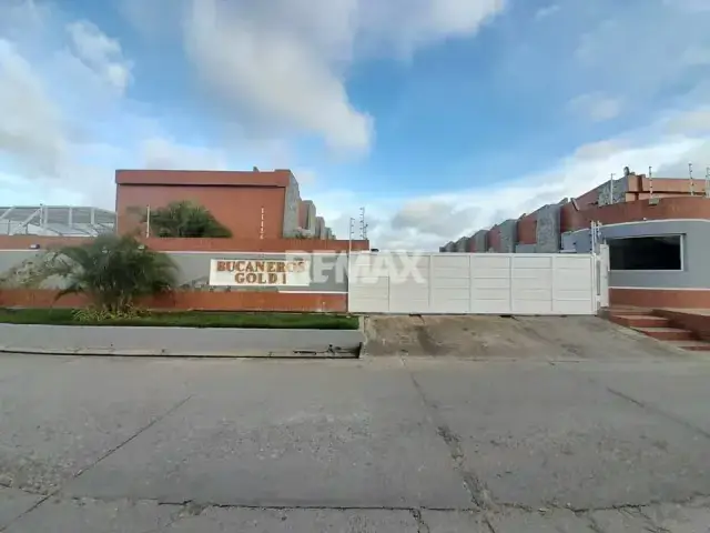 EN VENTA TONWHOUSE EN EL EXCLUSIVO CONJUNTO BUCANERO GOLD I EN CIUDAD FLAMINGO