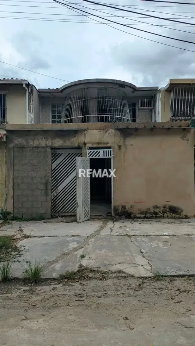 CASA EN VENTA EN CALLE COMERCIAL PARA ADECUAR AL NEGOCIO DE TUS SUEÑOS - 11