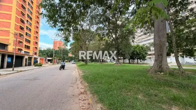 CASA EN VENTA EN CALLE COMERCIAL PARA ADECUAR AL NEGOCIO DE TUS SUEÑOS - 2