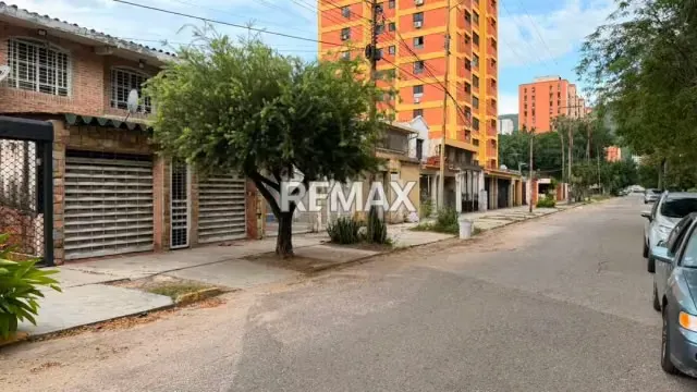 CASA EN VENTA EN CALLE COMERCIAL PARA ADECUAR AL NEGOCIO DE TUS SUEÑOS - 9