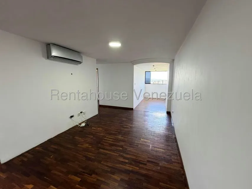 Apartamento (1 Nivel) en Alquiler en La Boyera, Distrito Metropolitano - 32