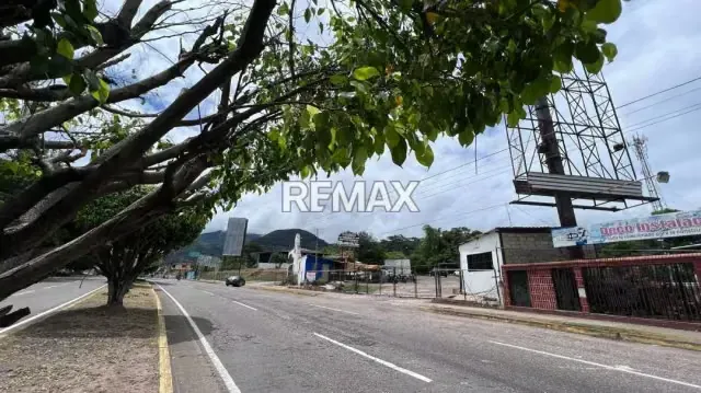 En venta LOTE DE TERRENO En la Avenida Rotaria al lado del Hiperahorro - 2